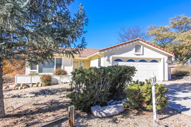 Building Photo - Cliff Rose - 3 Bedroom and 2 Bathroom