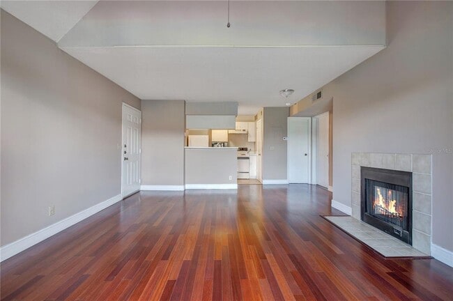 Photo - 320 Black Oak Ct Unit 307