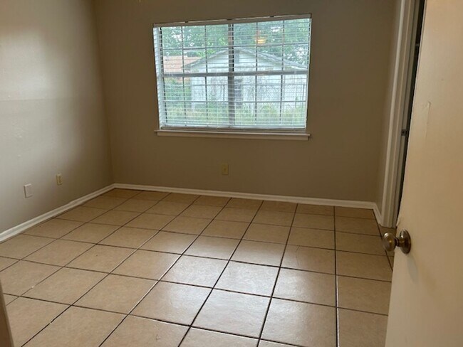 Photo - Bowmanor Garden Apartments