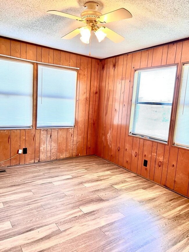 Photo - 4BD 2 BA House + Half[0.50] Acre Land!!