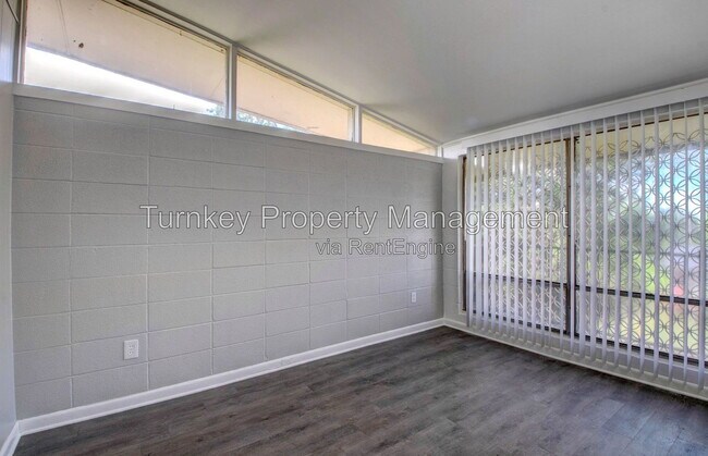 4700 Lynn Ln Unidad D