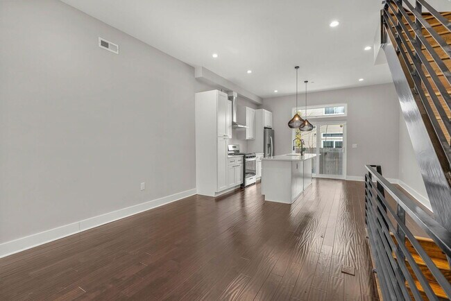 Photo - 1645 W Cabot St