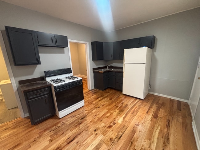 Building Photo - 3836-3838 S Sacramento Ave Rental