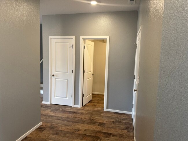 Photo - 4 bedroom 2.5 bathroom almost-new house in...