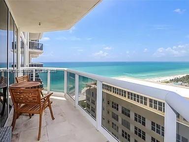Building Photo - 4775 Collins Ave Unit 2105 Rental