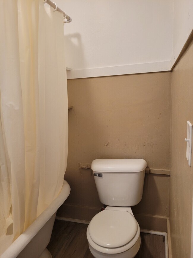 Photo - 608 Elias Ave