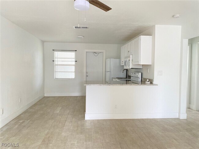 Building Photo - 315 Tarpon Dr Rental