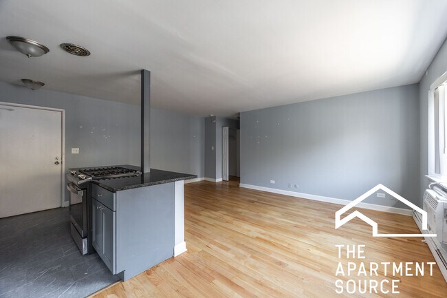 Photo - 3801 N Pine Grove Ave Unidad 304