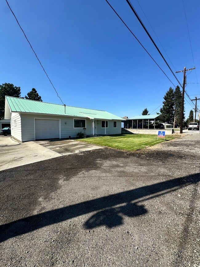 Photo - 3 Bedroom 1 Bath home * Owner Updates $600...