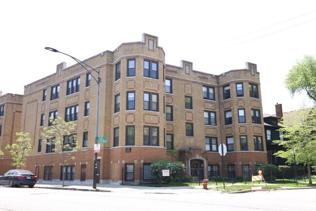 Building Photo - 1417 W Hutchinson St Rental