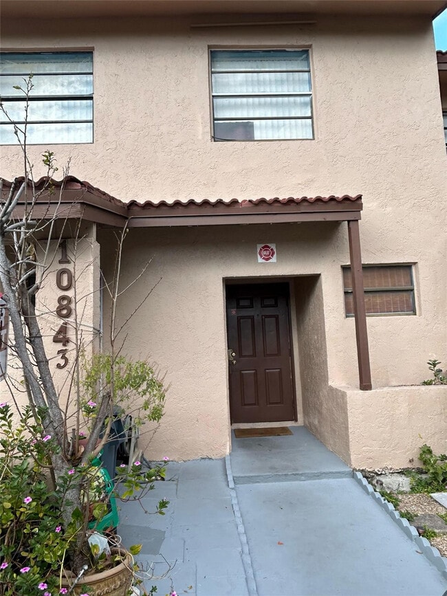 Building Photo - 10843 Royal Palm Blvd