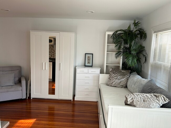 Building Photo - 14 Massachusetts Ave Unit Studio