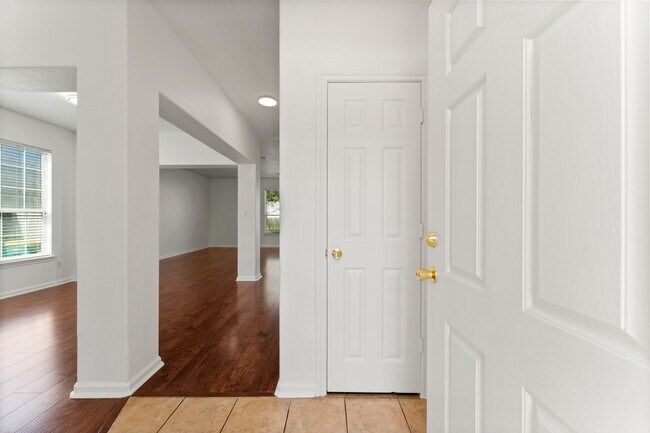 Photo - 235 Doncaster