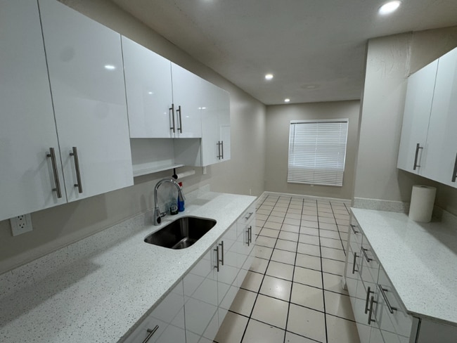 Photo - 933 SW 16th Pl