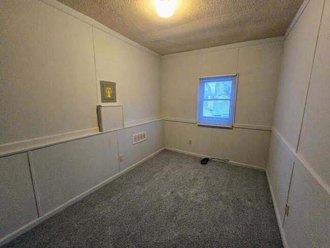 Photo - Affordable unit conveniently located!