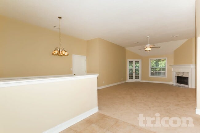 Photo - 305 Emerald Trce