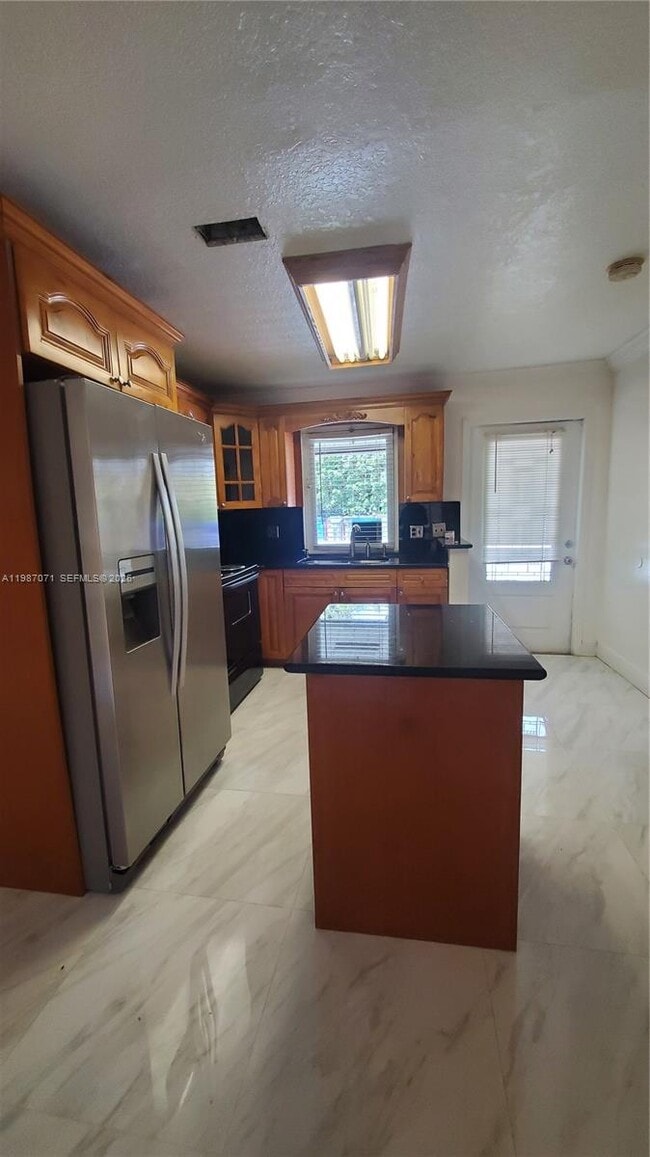 Photo - 2638 Taylor St