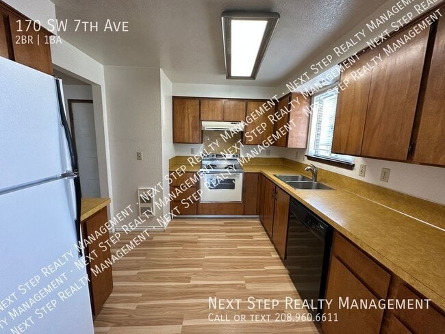 Photo - 170 SW 7th Ave