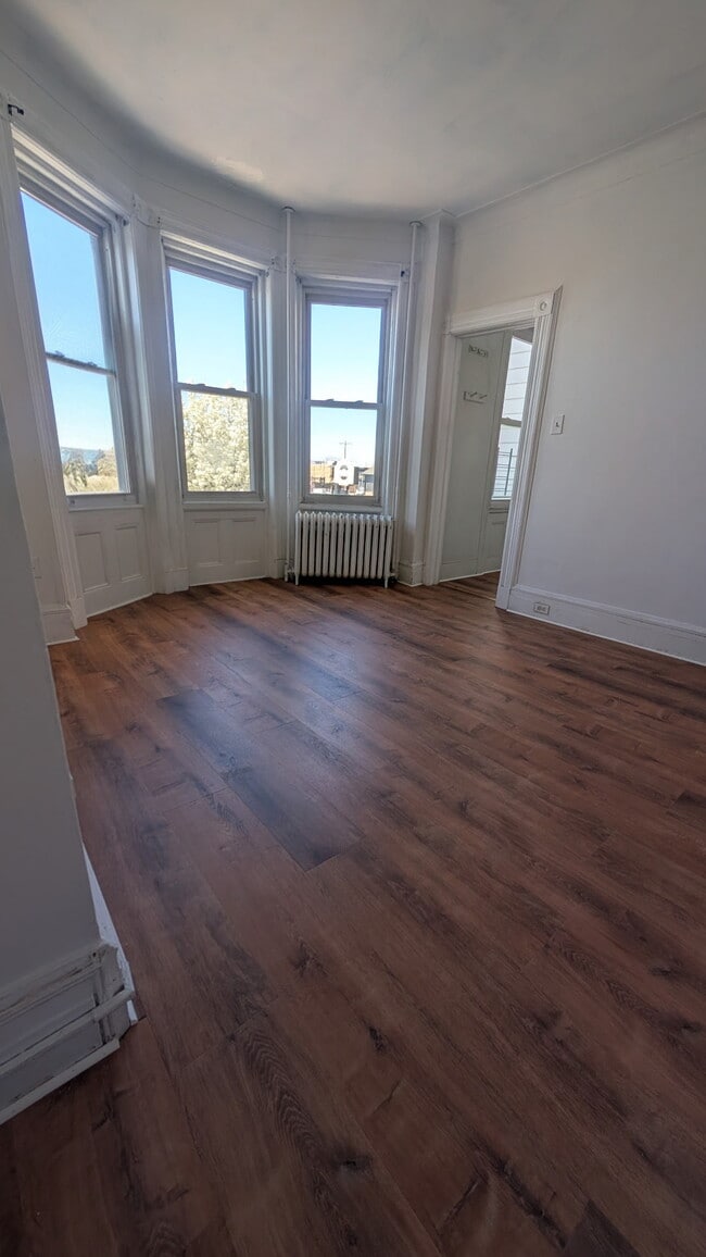 Building Photo - 806 Kennedy Blvd Unit 2