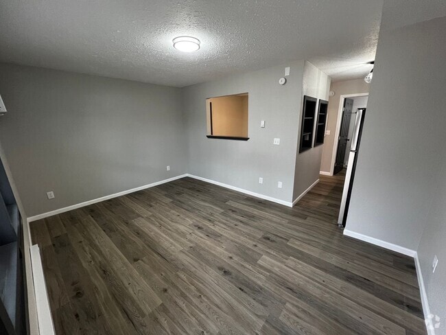 Building Photo - Beautiful 1 bedroom 1 Bathroom First Floor... Unit 4175 Sunset Dr Apt 4