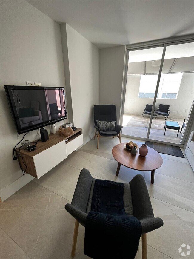 Building Photo - 185 SE 14th Ter Unit 606 Rental