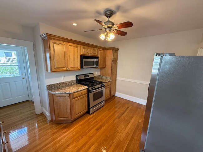 Building Photo - 508 School St Unit L