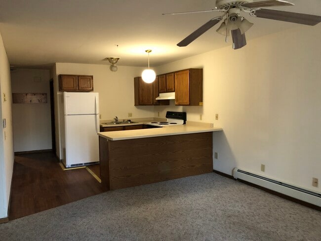 Photo - 421 W Doty St Apartments