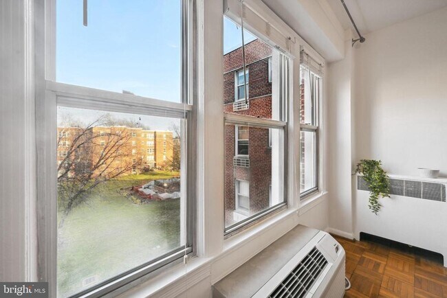 Photo - 2500 Q St NW Unidad 430