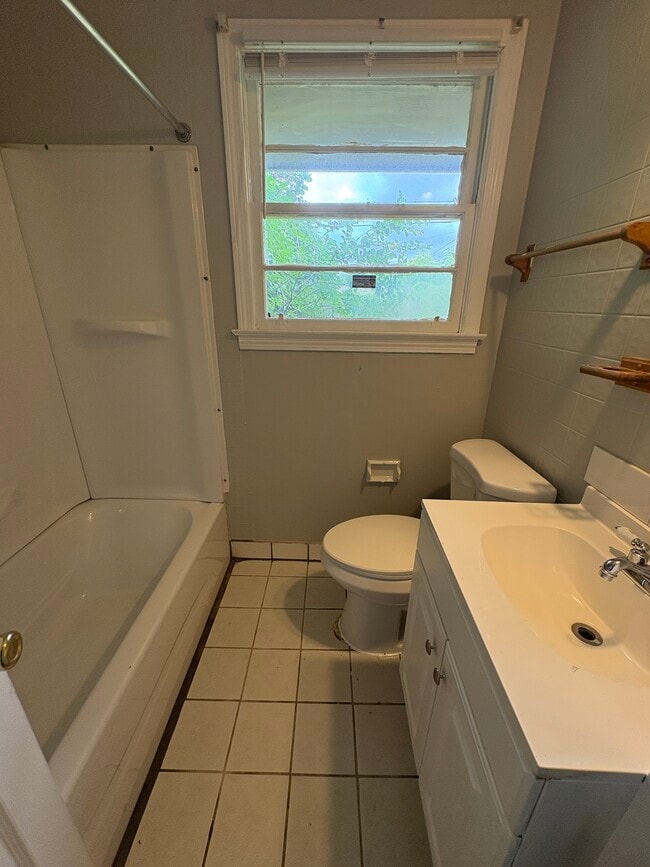 Photo - 325 3rd St