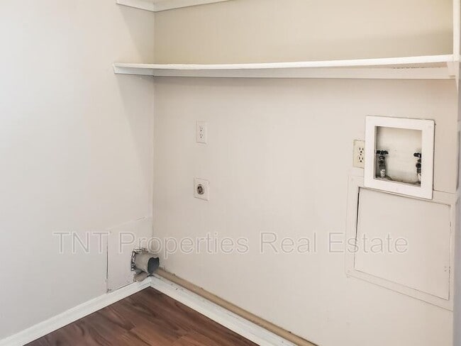 Photo - 302 Manuel Dr Unit B