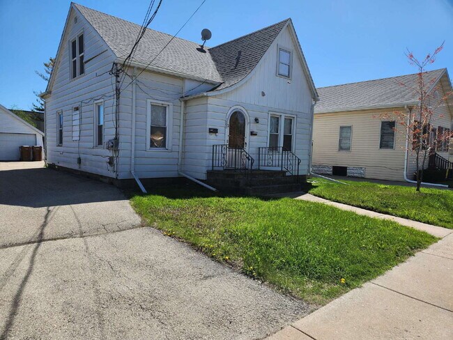 1 Bedroom Upper - 1 Bedroom Upper Apartment