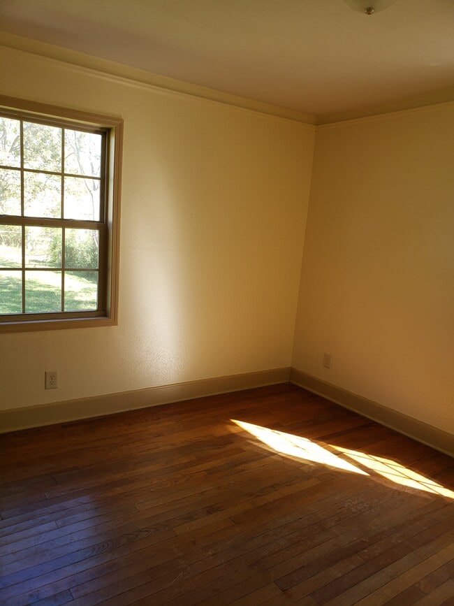 Bedroom - 124 E Cherry St