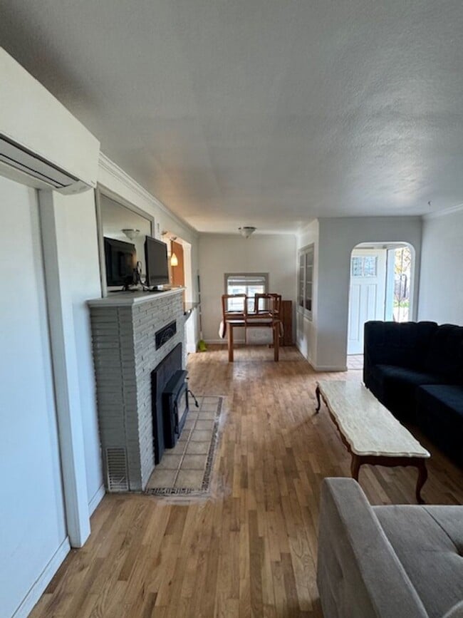 Photo - DUAL OPPORTUNITY!! 3 BEDROOM HOME + SEPARATE GUEST QUARTERS -FURNISHED OR UNFURNISHED