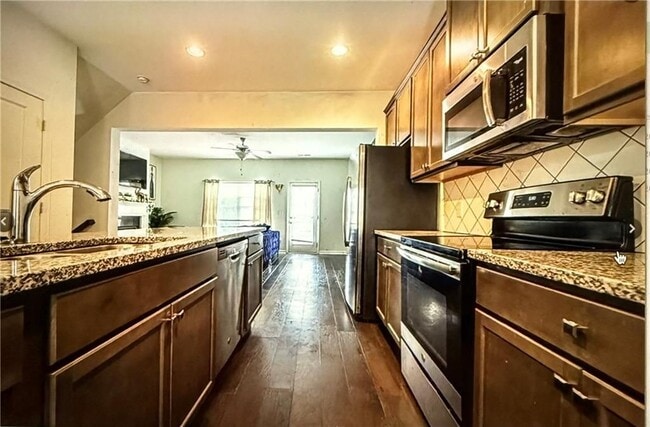 Photo - 900 Society Cir