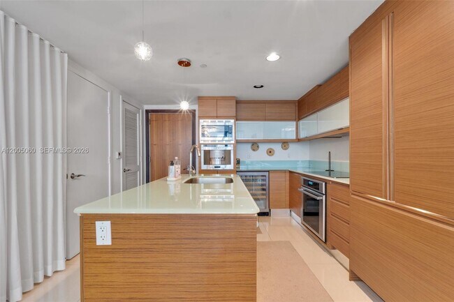 Photo - 5875 Collins Ave Unidad 604