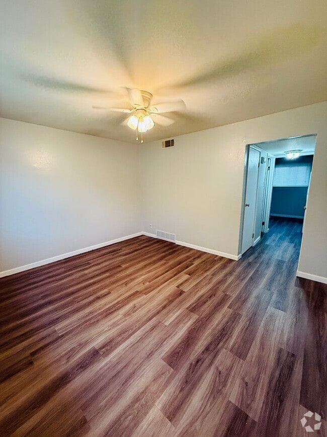 Building Photo - Cypress Rd. 4124-4126 Unit 4126 Cypress Rd. Rental