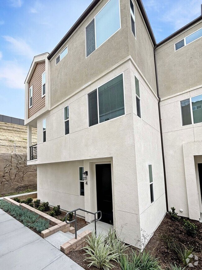 Building Photo - Spacious 3-Bedroom, 3-Bathroom Townhome in...