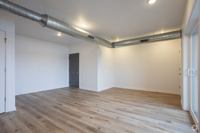 1 BR, 1 BA - 634 SF