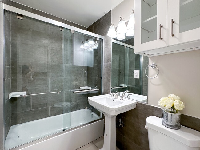 Photo - 6446 Lexington