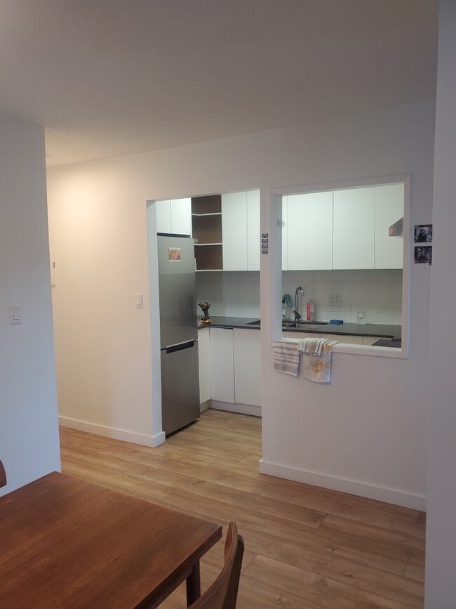 430-430 Stewart Ave