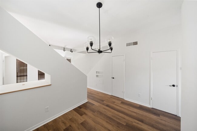 Photo - 518 Hawthorne St Unit 1