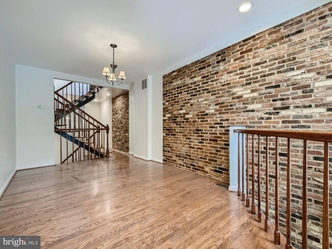 Photo - 827 S Charles St