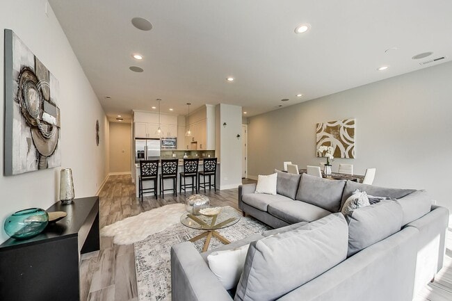 Photo - 1154 W Ohio St