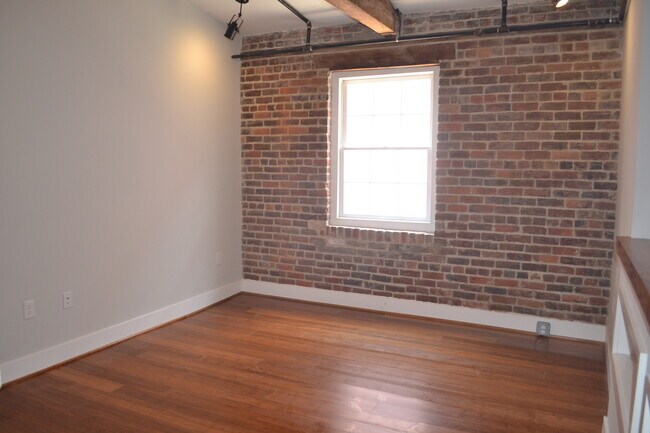 Photo - Jabez Downtown