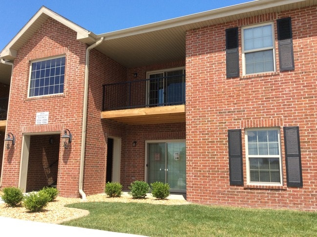 Oakwood Place - Oakwood Place Apartments