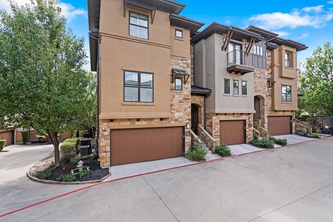 Building Photo - 6533 E Hill Dr