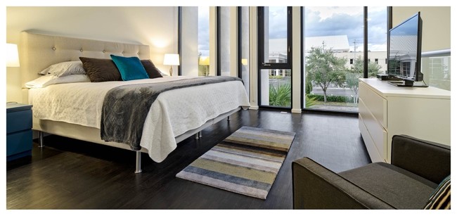 Master bedroom with floor to ceiling windows - 154 2nd St SW Unit 2