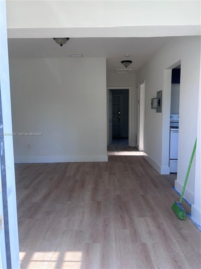 Building Photo - 1820 NW 73rd St Unit a