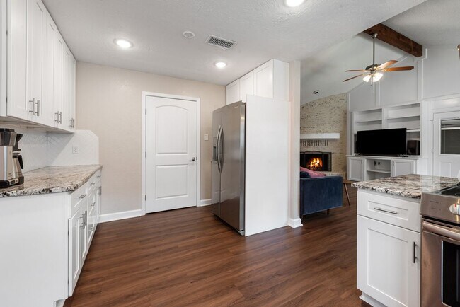 Photo - 2907 Broadmoor Dr