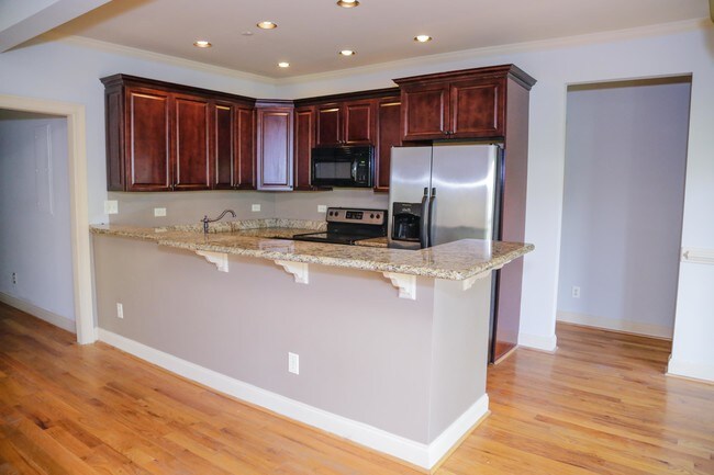 Photo - 685 Penn Ave